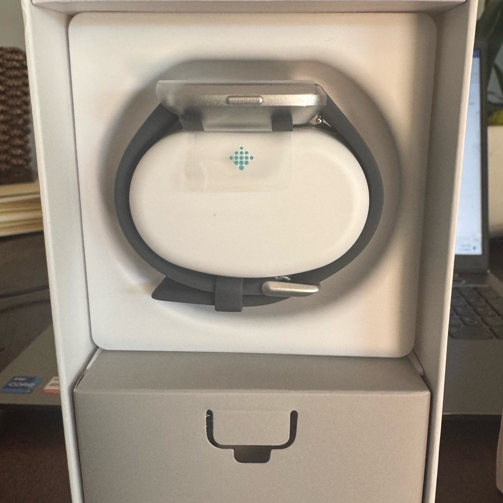 Fitbit versa Lite edition NEW